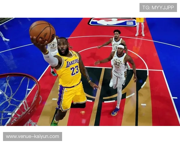 湖人逆转勇士夺胜利 詹姆斯三双引全场欢呼